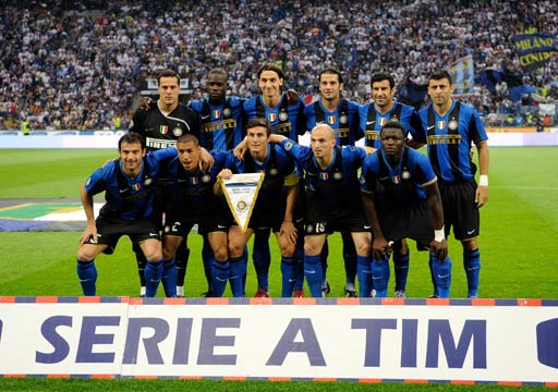 群雄争霸，意甲连续第二年至少4支排名前列的球队相差2分以内（意甲群雄并起，连续两季至少四强分差不超2分）