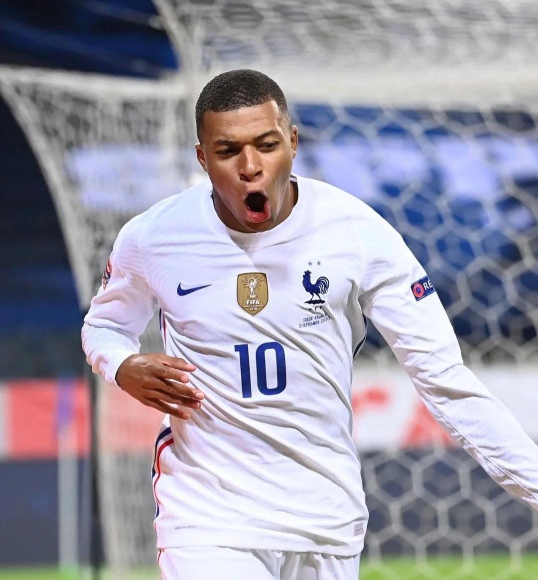 替补球员凯恩梅开三度 拜仁5‑0血洗斯图加特