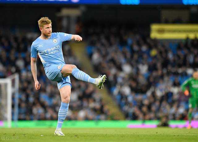 AC米兰在意大利杯1／8决赛中0-1不敌拉齐奥，终结13连胜，遭遇赛季首败。