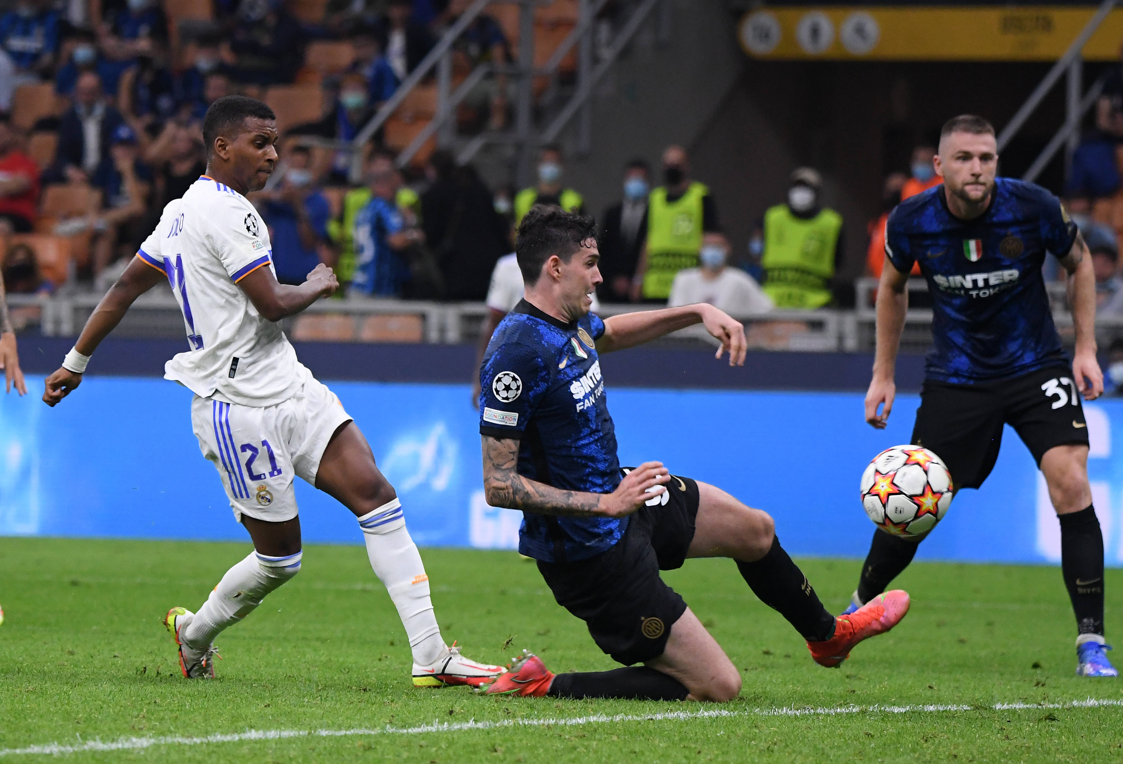 蒙托利沃：我不认为米兰能争冠，他们会和尤文、罗马争第四