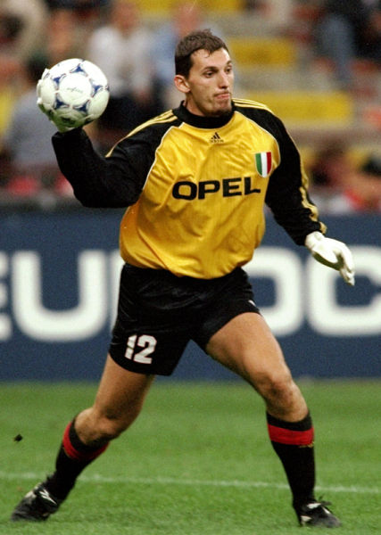 菲利克斯评队友最佳11人：自己上榜，C罗、亚马尔、B费在列（菲利克斯评选队友最佳11人：自己入选，C罗、亚马尔、B费皆在列）