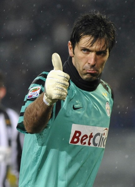 半场战报：科隆0-0柏林联合（半场比分：科隆与柏林联合互交白卷）