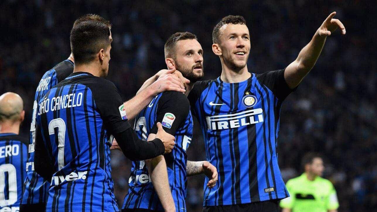 欧洲足球疯狂夜：拜仁造惨案，曼城大胜切尔西爆冷（欧洲足坛沸腾夜：拜仁横扫酿大比分，曼城狂胜，切尔西上演爆冷）